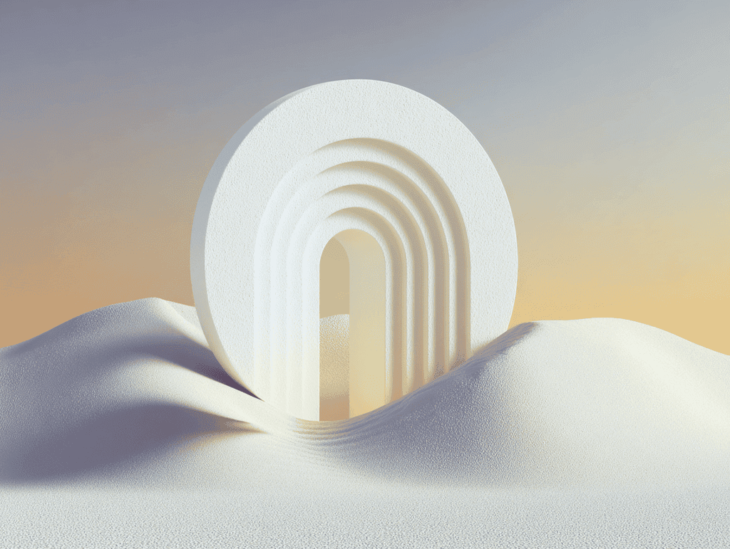 Arche blanche en 3D formée d'anneaux concentriques ouvrant sur un passage, posée sur des dunes de sable claires devant un ciel dégradé beige et bleu pâle.