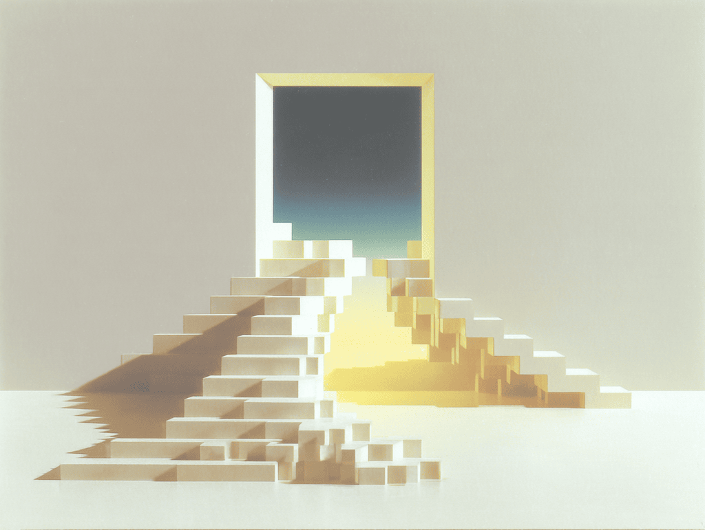Escalier de blocs cubiques beige montant vers un haut portique rectangulaire à ouverture sombre dégradée, marches irrégulières et cubes épars à la base, sous une lumière douce.
