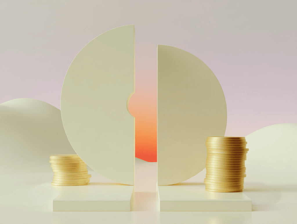 Deux demi-disques séparés encadrant des piles de pièces dorées de hauteurs différentes, fond rose pâle
