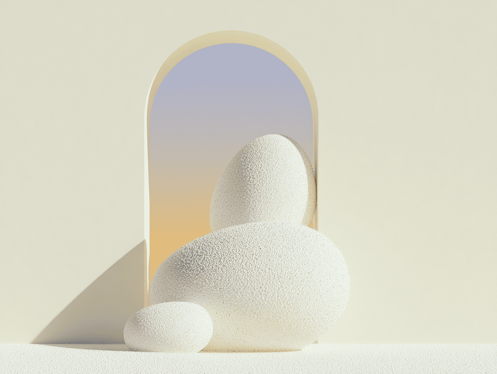 Trois galets blancs arrondis de tailles différentes, surface granuleuse mate, devant une arche au dégradé bleu-orangé, sur fond beige uni aux ombres douces.